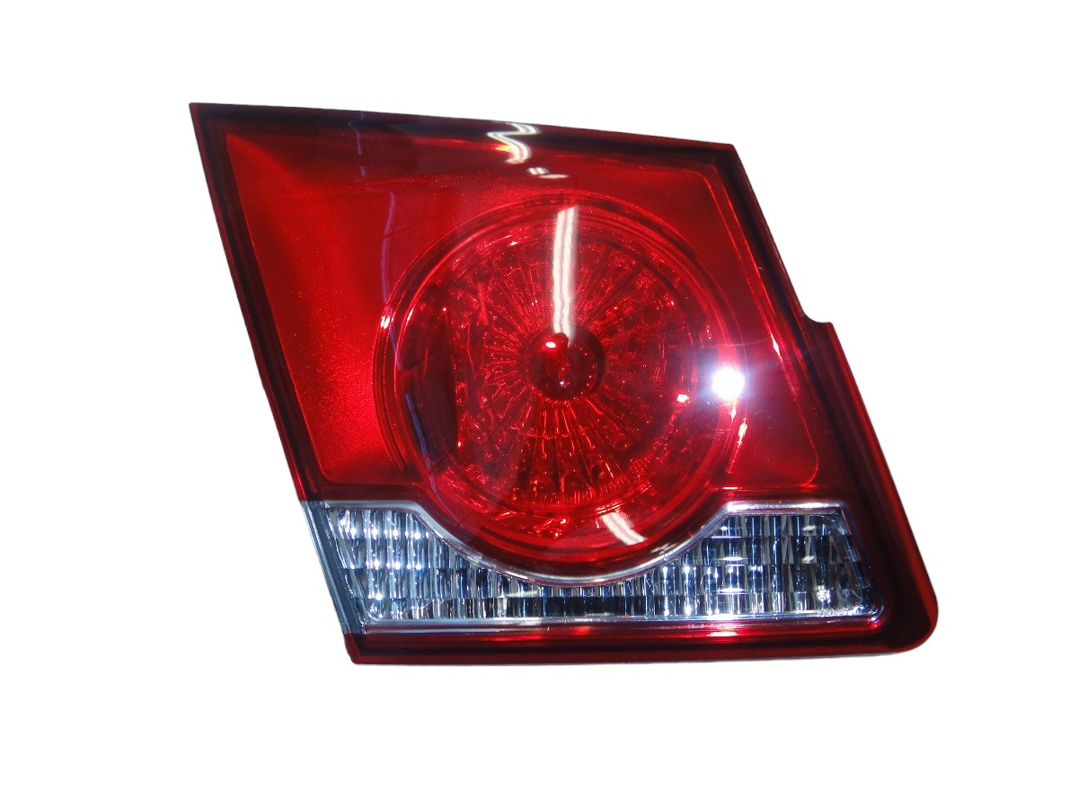 FARO TRA INT IZQUIERDO CHEVROLET CRUZE SEDAN (LADO VALIJA)